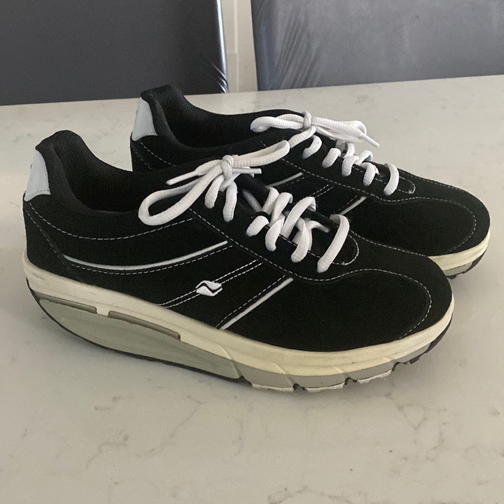 Dr. Scholl’s Tennis Style Lifestyle Shoes (Size 8W)